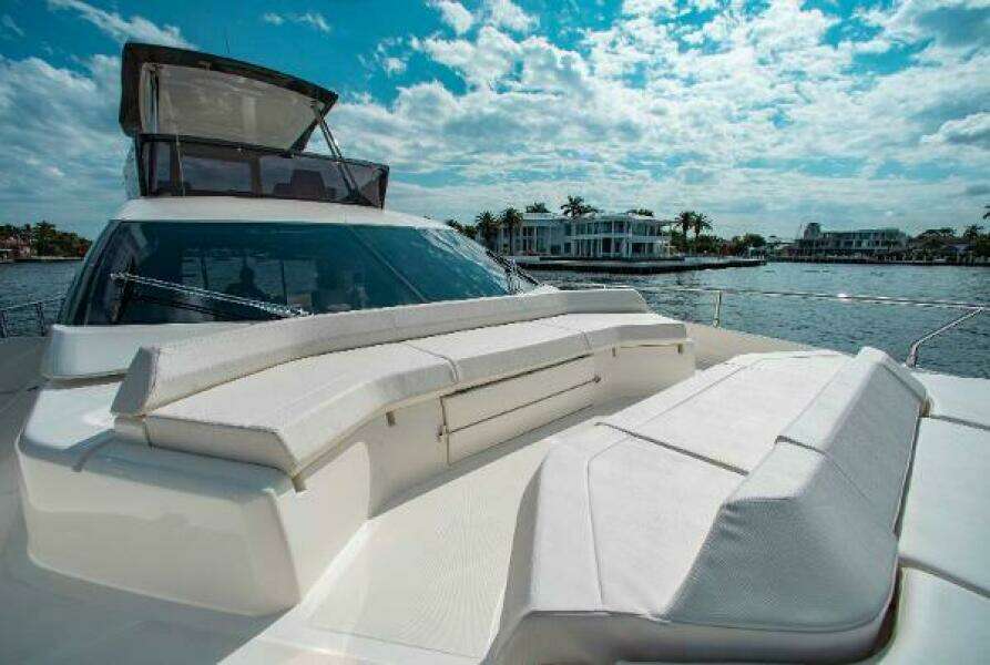2022 Ferretti Yachts 550