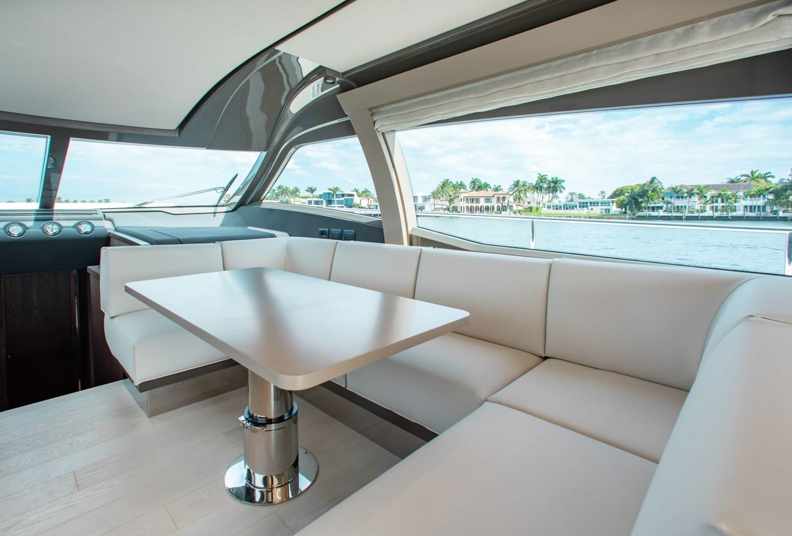 2022 Ferretti Yachts 550