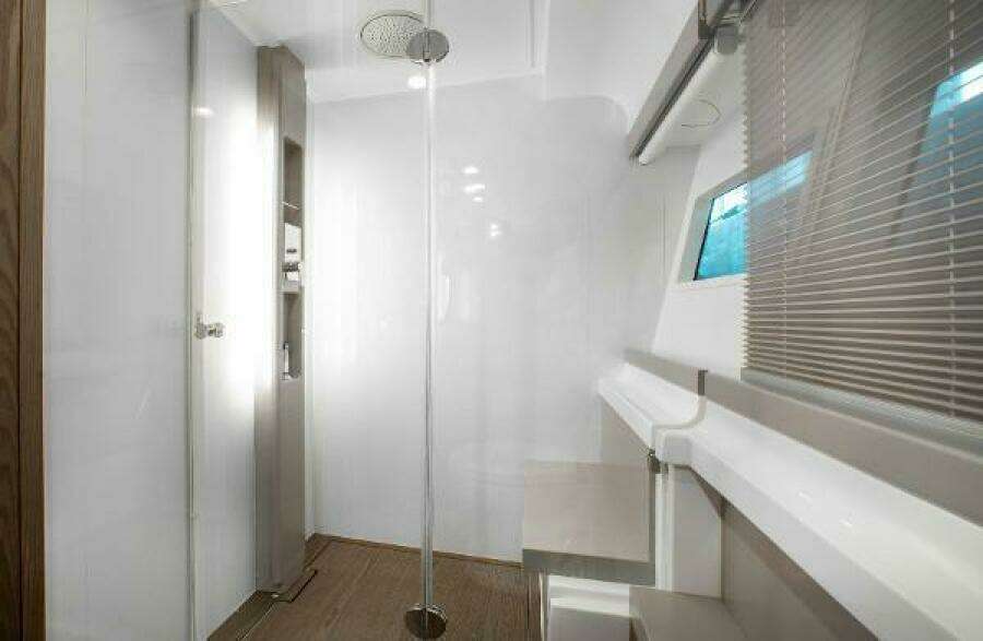 2022 Ferretti Yachts 550