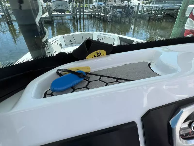 2020 Scarab 255 ID Open