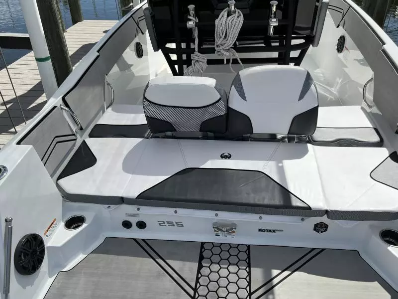 2020 Scarab 255 ID Open