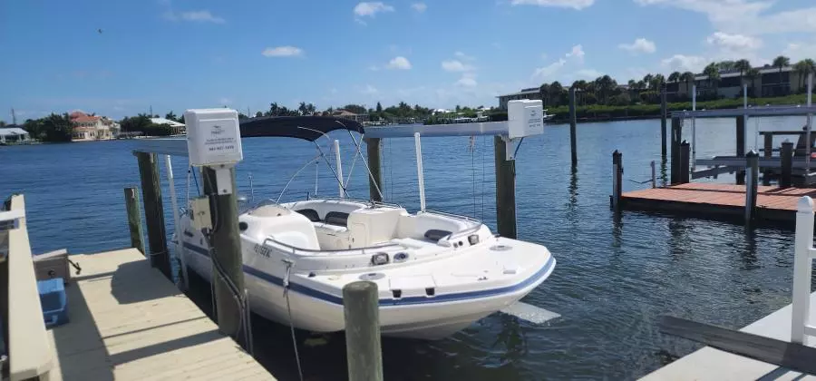 2006 Hurricane 232 Fundeck