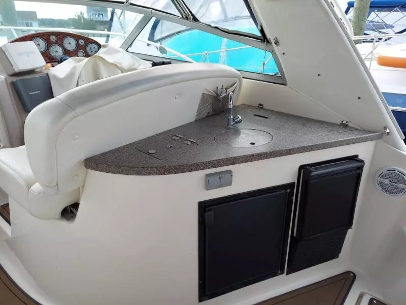 2004 Rinker 342 Fiesta Vee