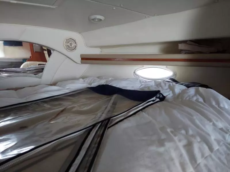 2004 Rinker 342 Fiesta Vee