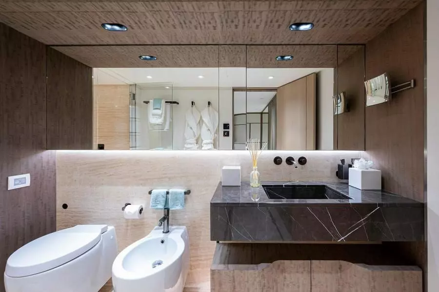 Starboard Aft Guest Head