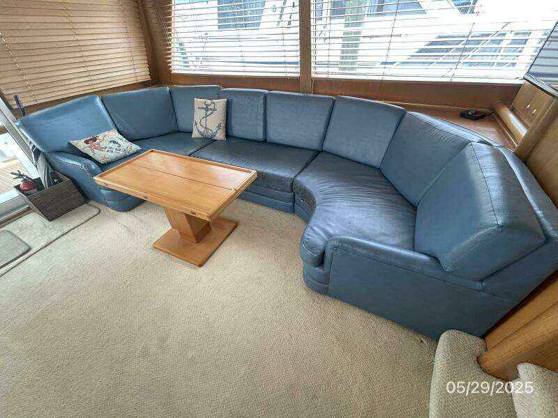 58' West Bay salon port seating