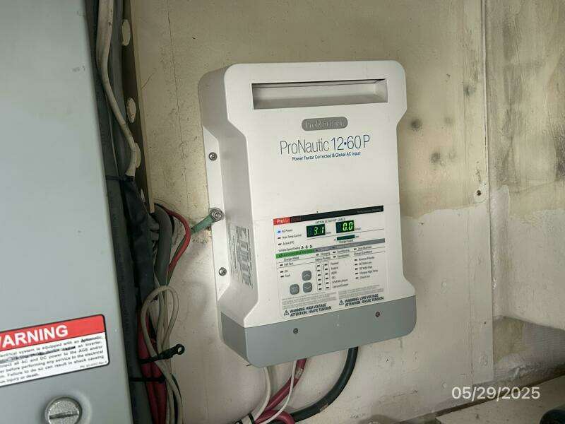 58' West Bay battery charger2