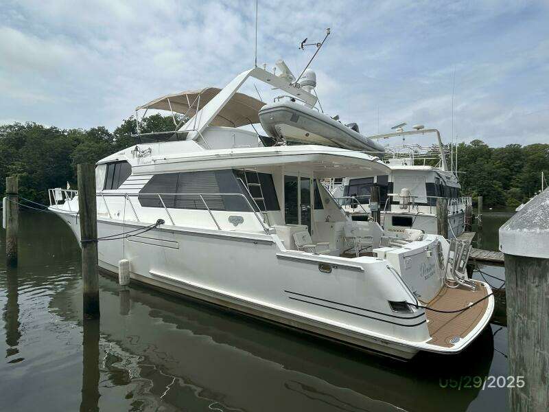 58' West Bay port aft profile