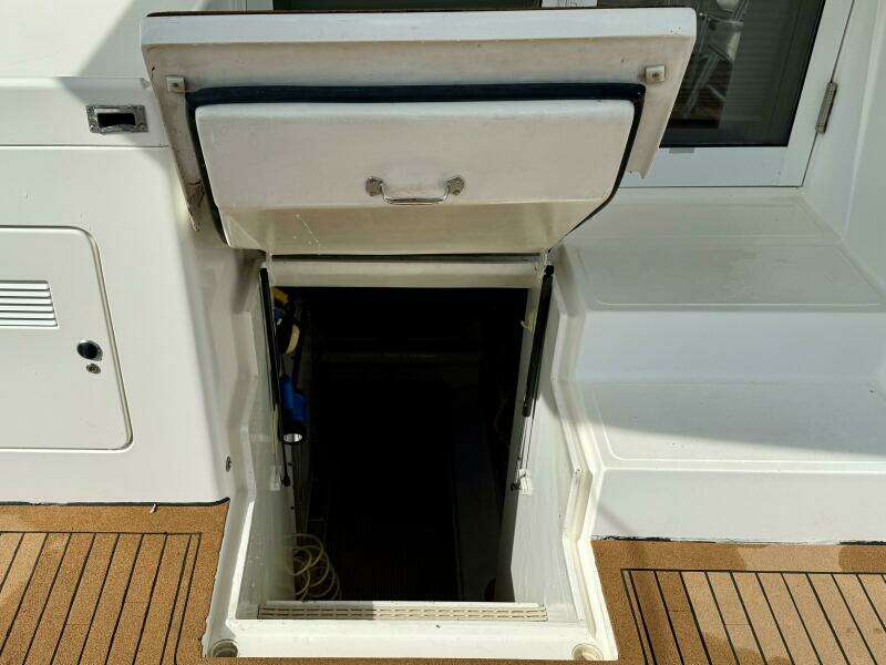 58' West Bay engine room access