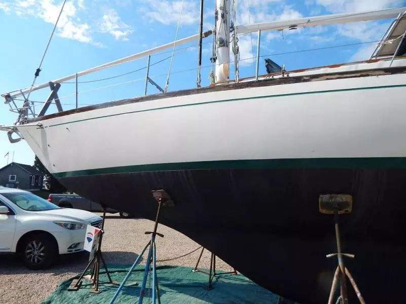 1976 Heritage Yacht Intrepid 35