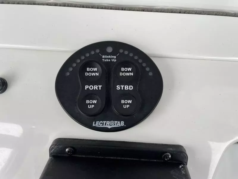 2007 Everglades 290 Pilot