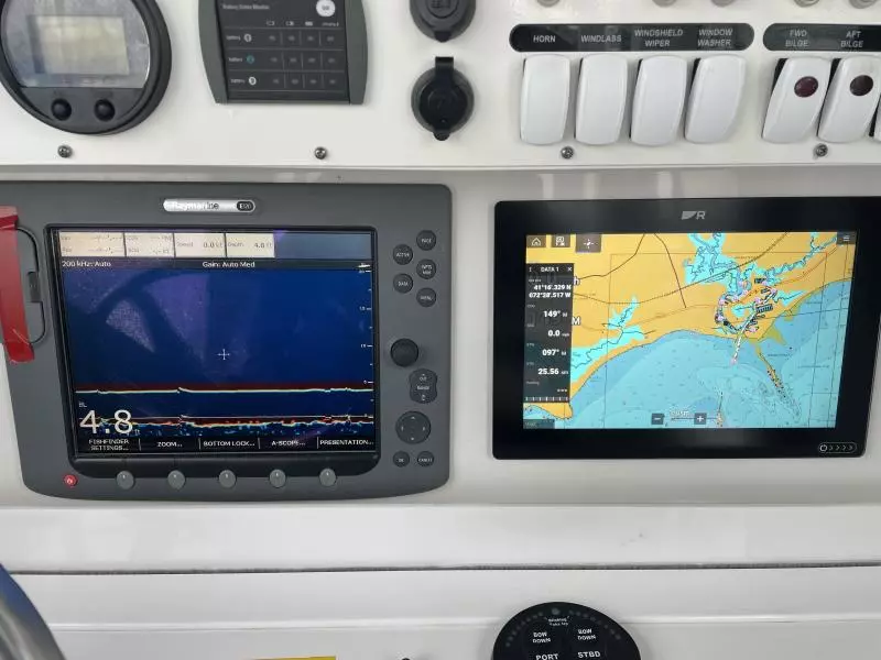 2007 Everglades 290 Pilot