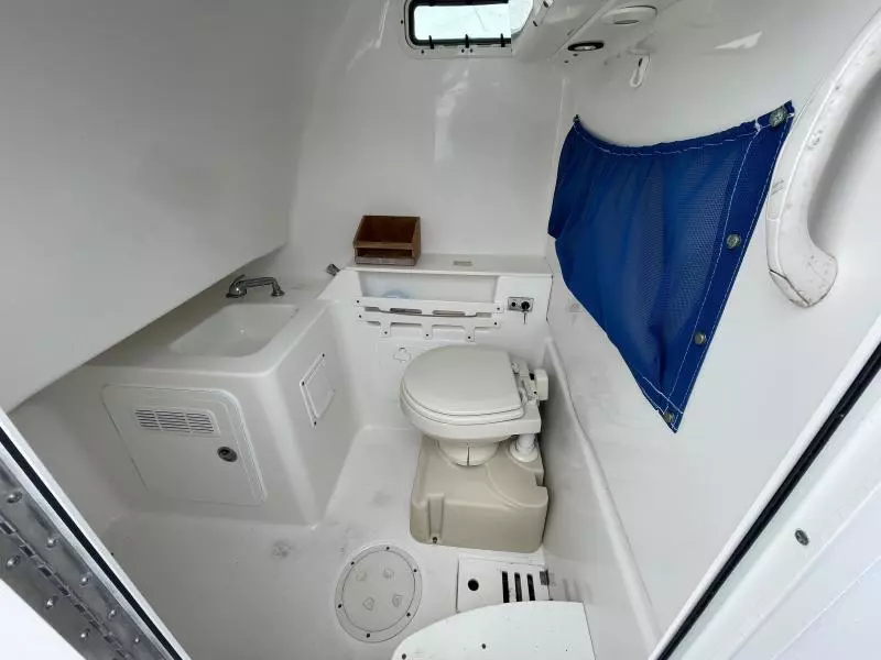 2007 Everglades 290 Pilot