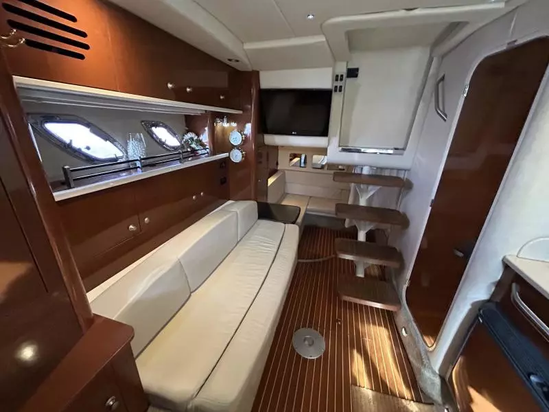 2009 Sea Ray 310 Sundancer  Andrews Place Salon