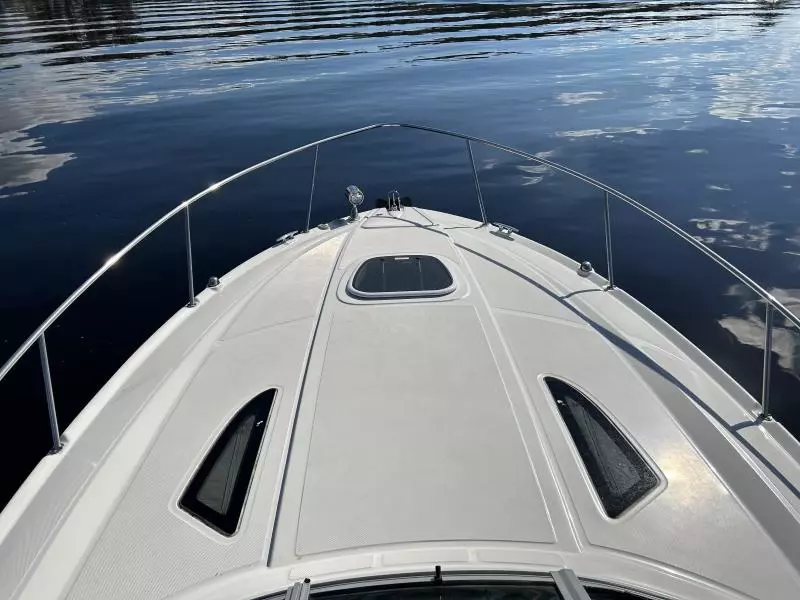 2009 Sea Ray 310 Sundancer  Andrews Place Bow