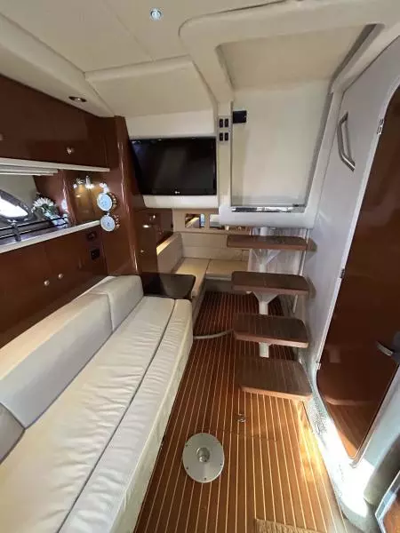 2009 Sea Ray 310 Sundancer  Andrews Place Salon