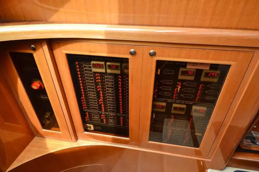 2009 Hampton 580 Pilothouse