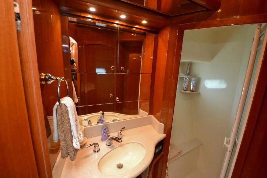 2009 Hampton 580 Pilothouse