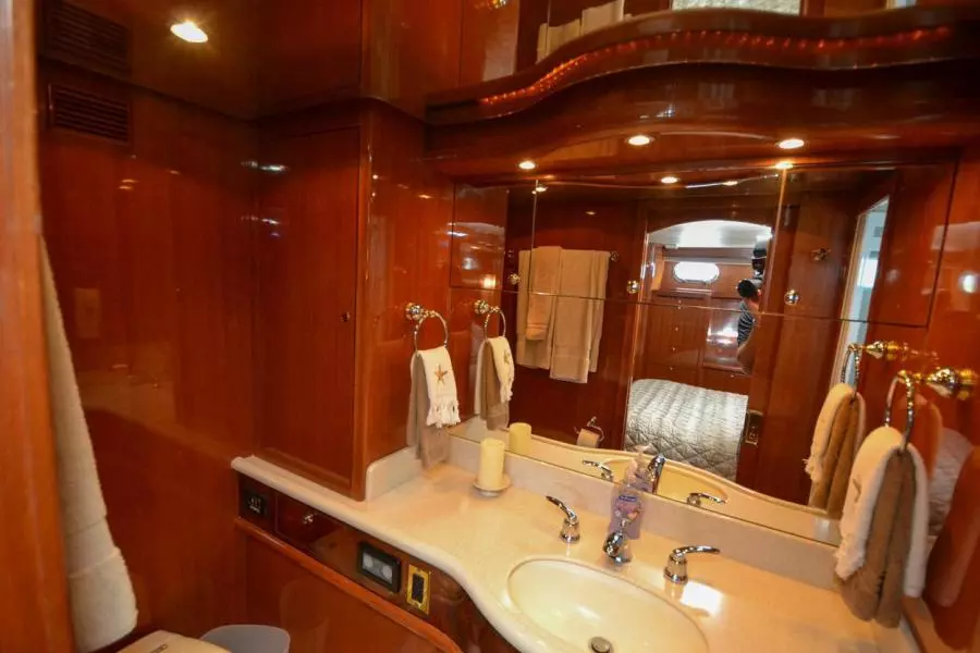 2009 Hampton 580 Pilothouse