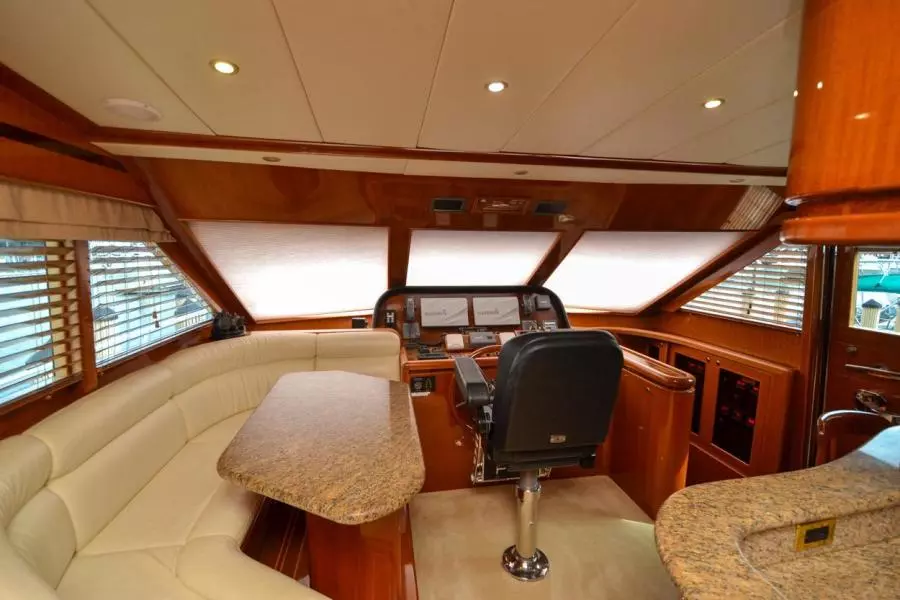 2009 Hampton 580 Pilothouse