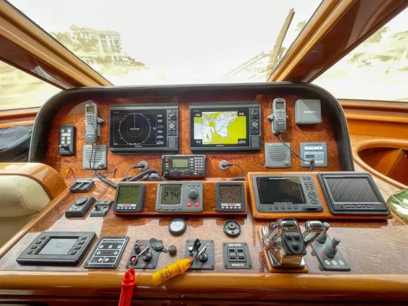 2009 Hampton 580 Pilothouse