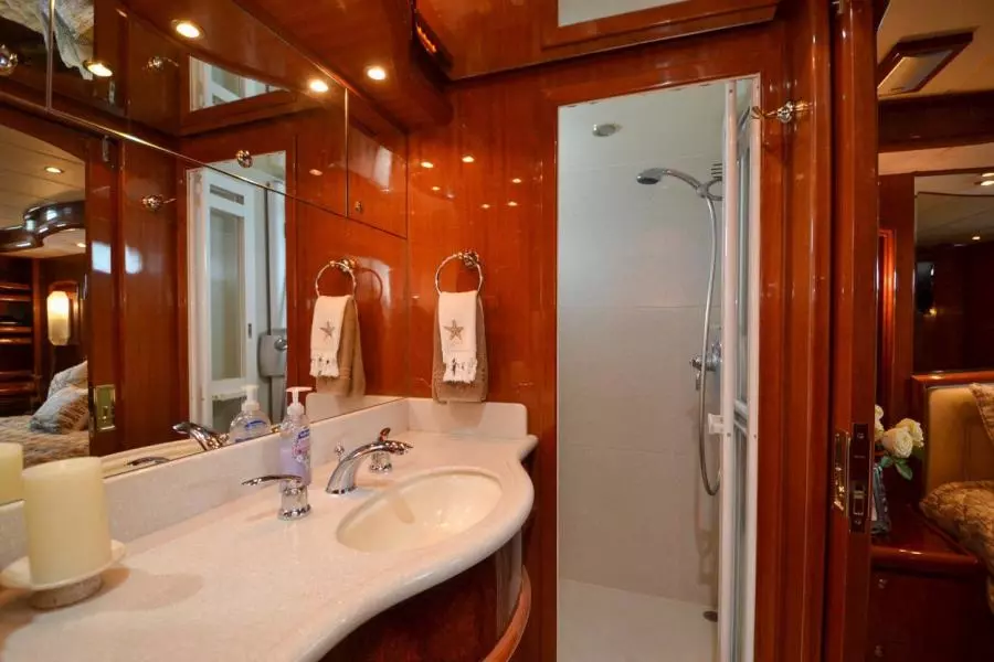 2009 Hampton 580 Pilothouse