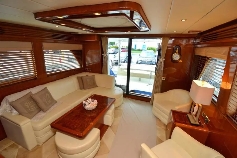 2009 Hampton 580 Pilothouse