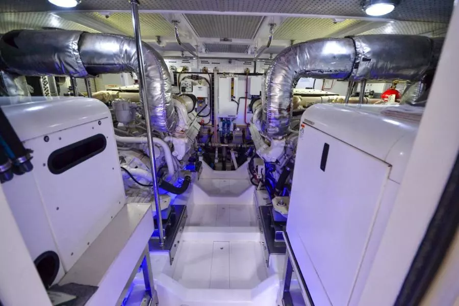 2009 Hampton 580 Pilothouse