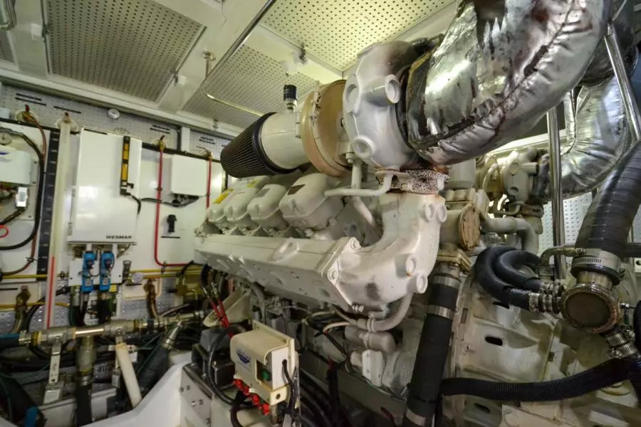 2009 Hampton 580 Pilothouse