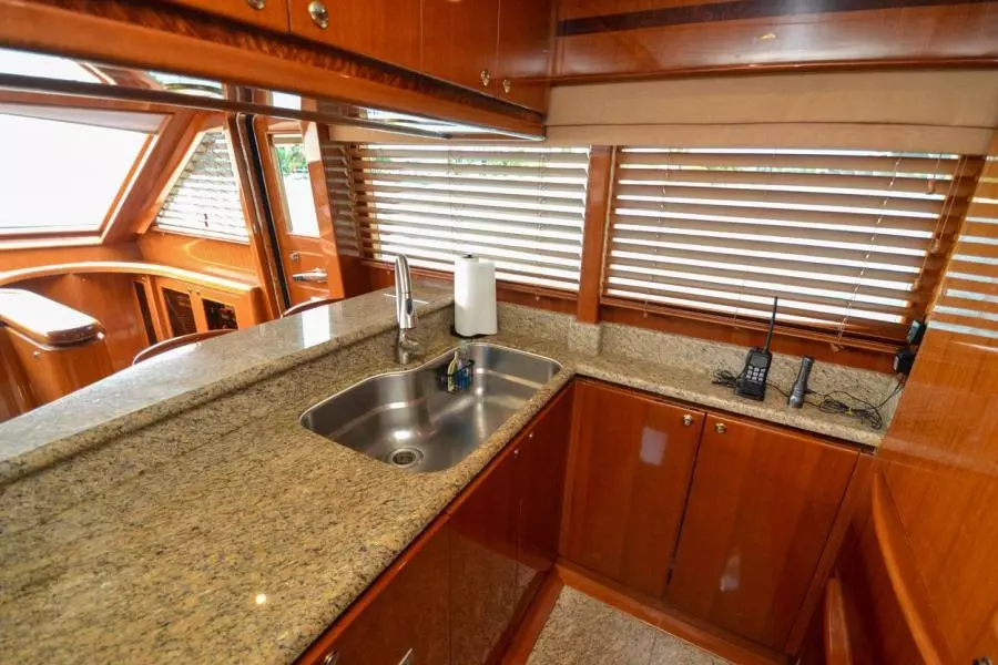 2009 Hampton 580 Pilothouse