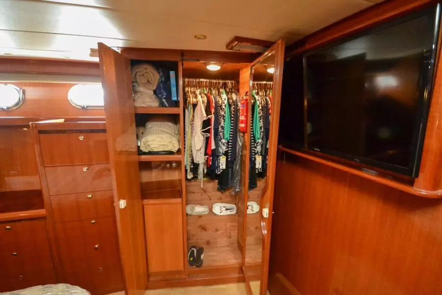 2009 Hampton 580 Pilothouse