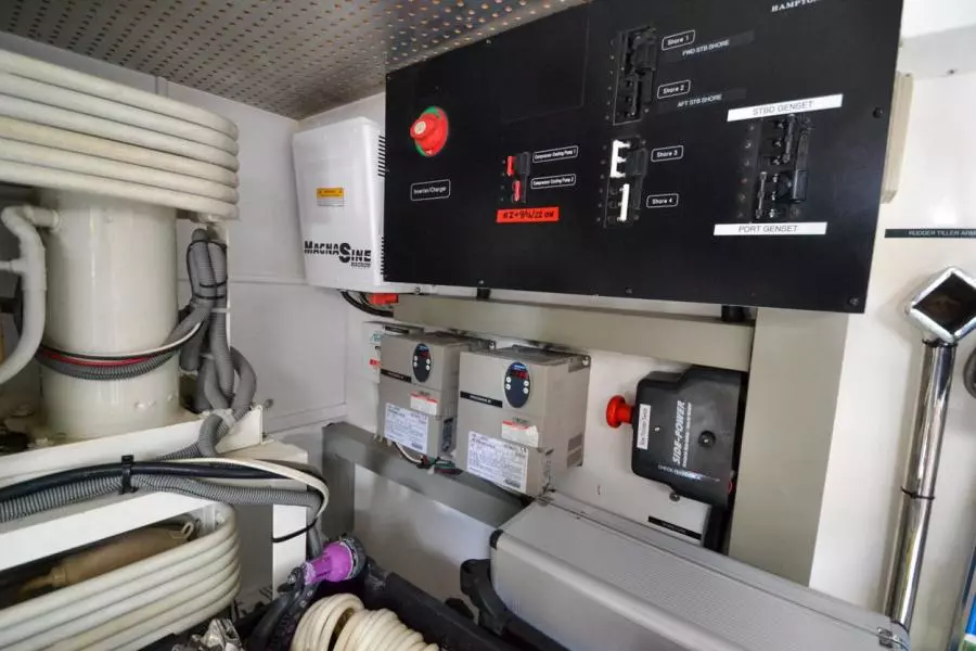 2009 Hampton 580 Pilothouse