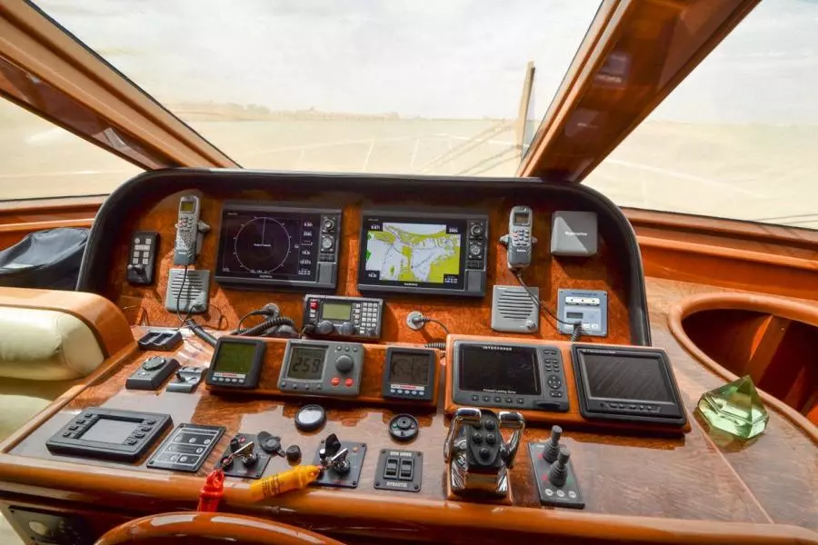 2009 Hampton 580 Pilothouse