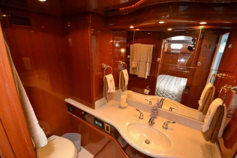 2009 Hampton 580 Pilothouse