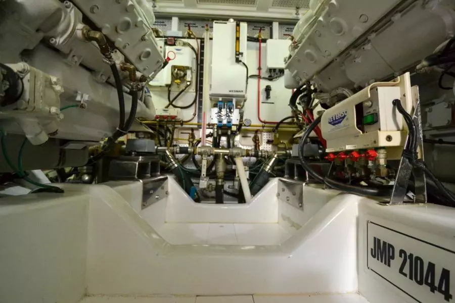 2009 Hampton 580 Pilothouse