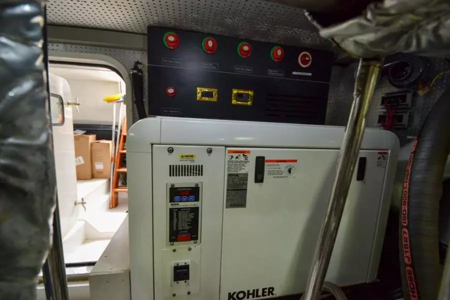 2009 Hampton 580 Pilothouse