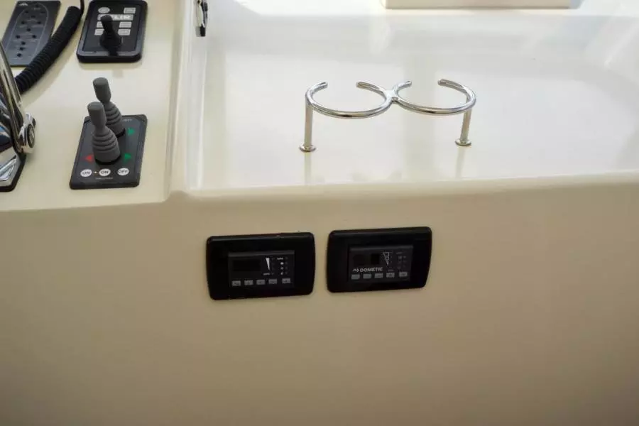 2009 Hampton 580 Pilothouse