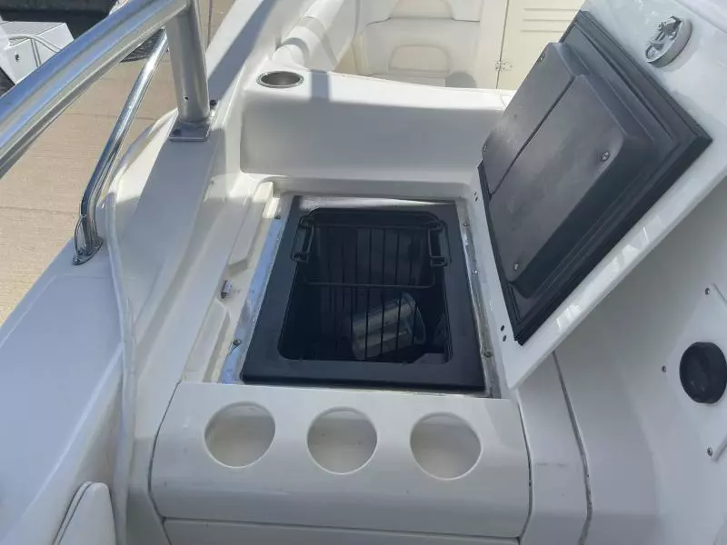 2008 Boston Whaler 320 Outrage Cuddy Cabin