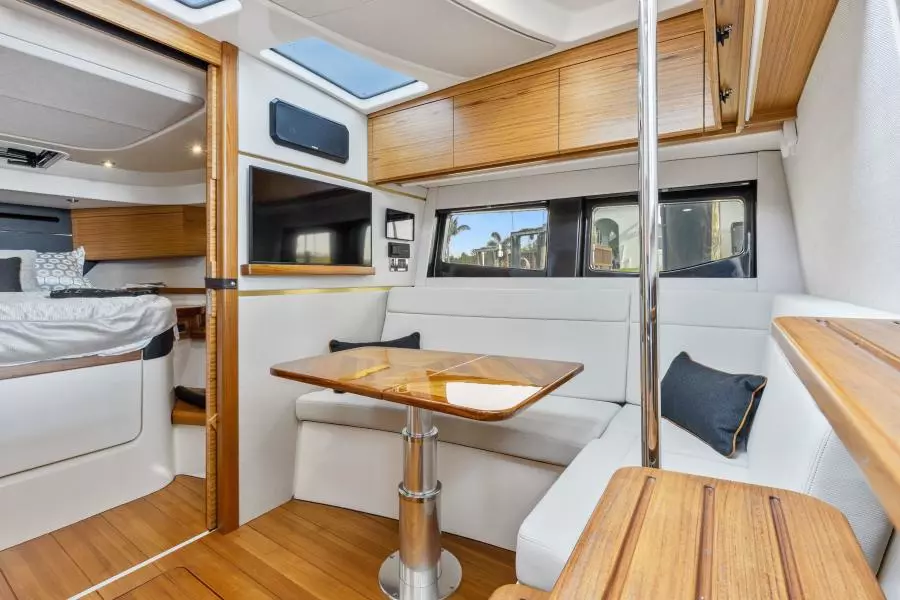 2022 Boston Whaler 405 Conquest