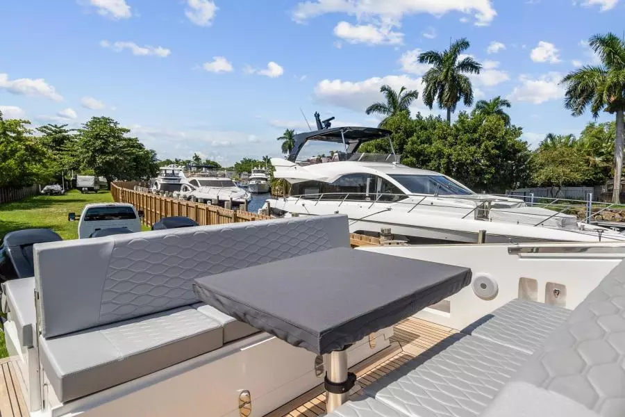 2023 Astondoa 377 Coupe Outboard