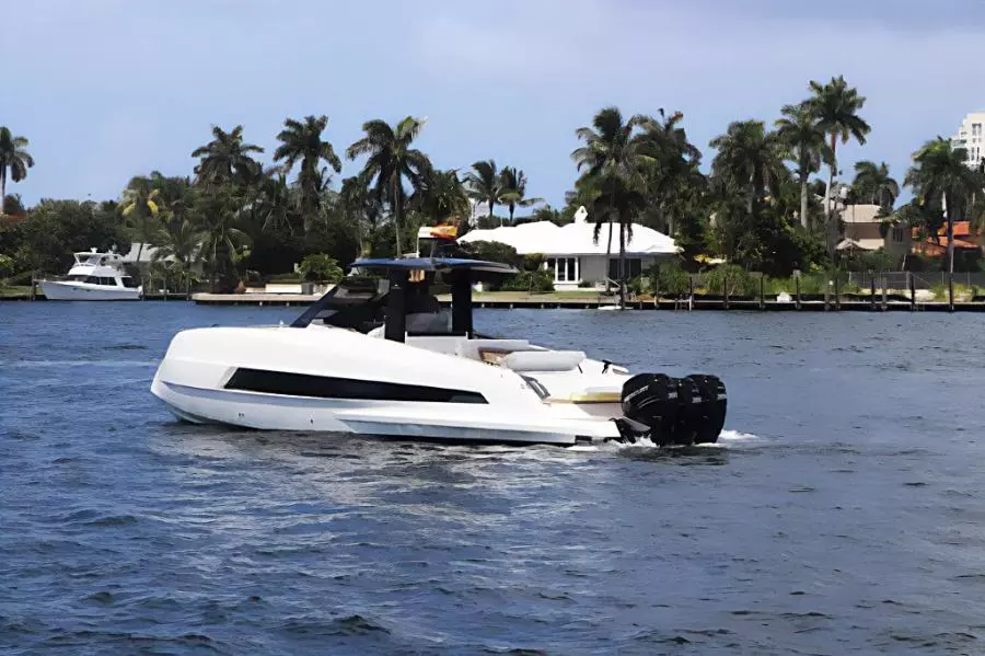 2023 Astondoa 377 Coupe Outboard