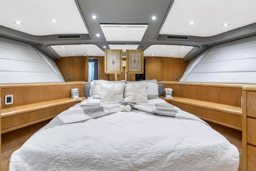 1998 Hatteras 82 Convertible