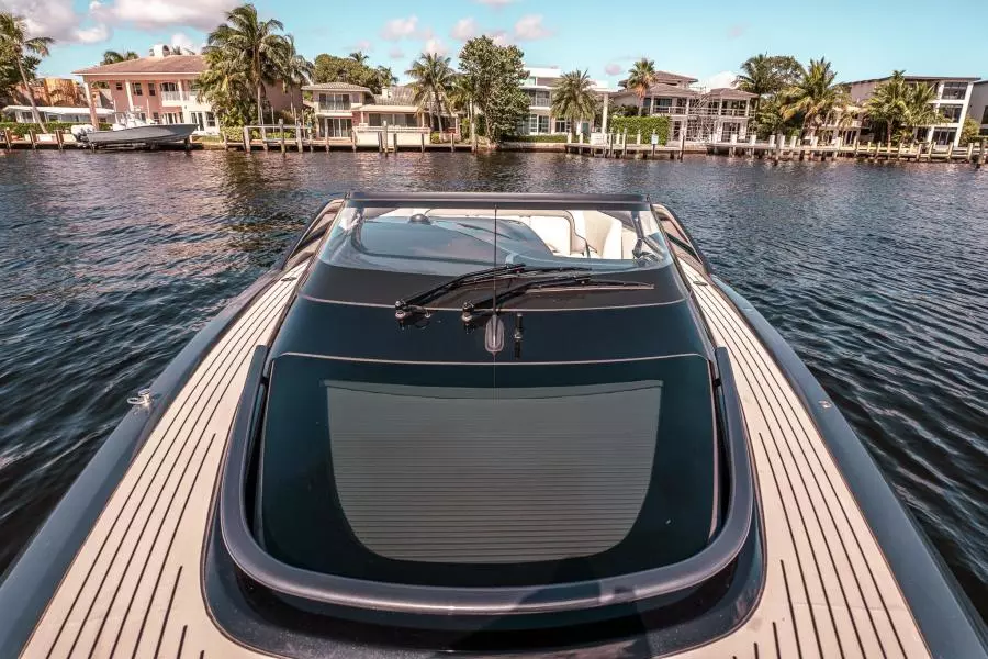 2022 Princess R Class 35