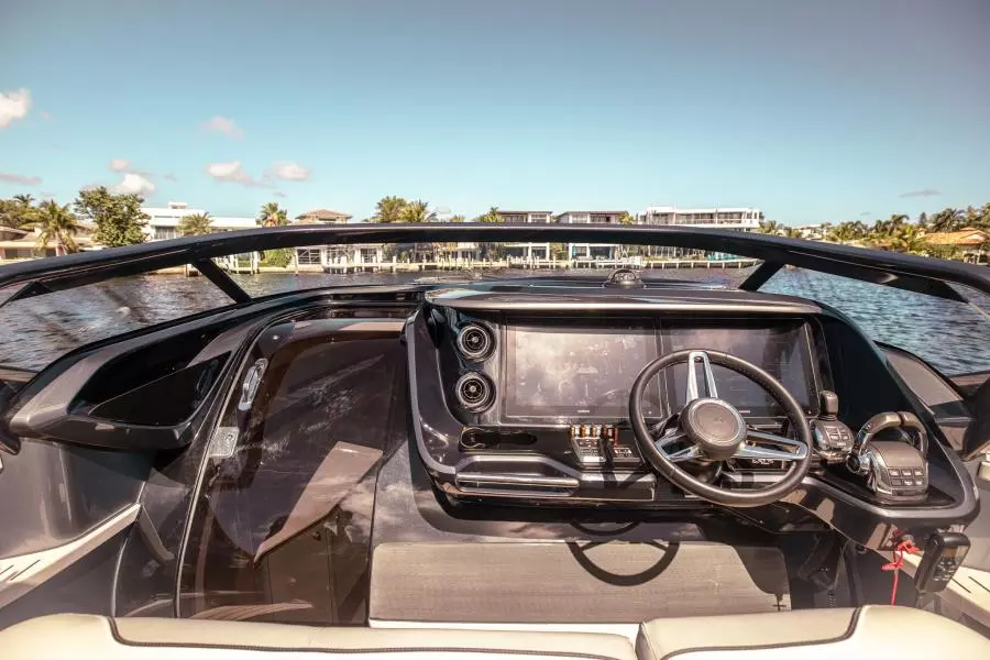 2022 Princess R Class 35