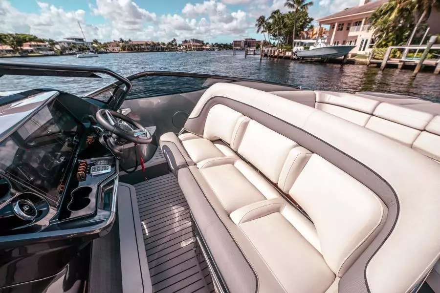 2022 Princess R Class 35