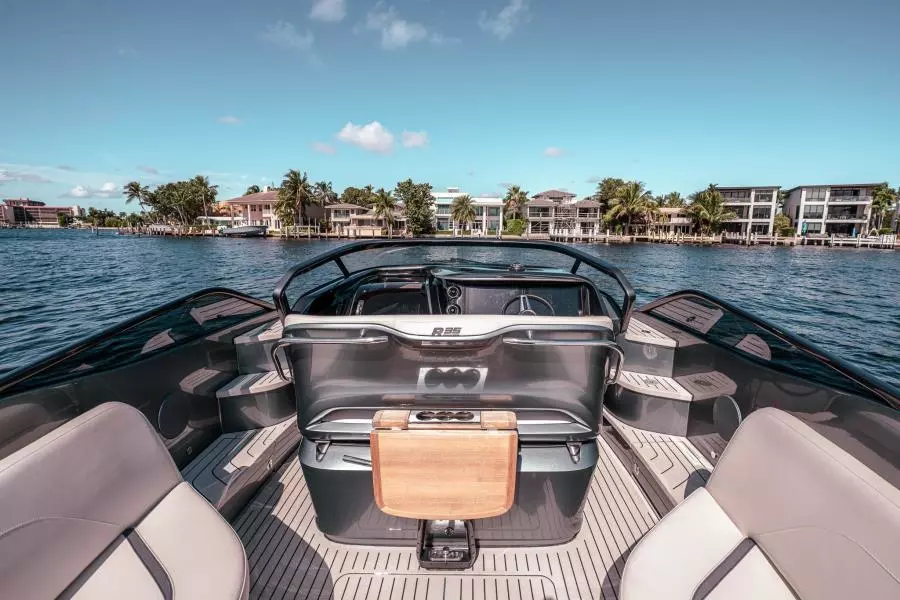 2022 Princess R Class 35