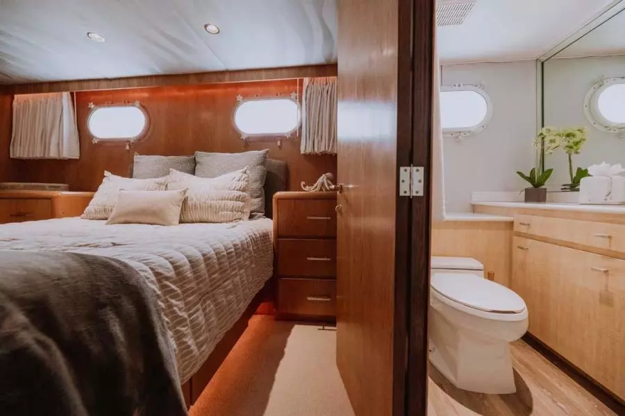 1995 Broward Raised Pilothouse