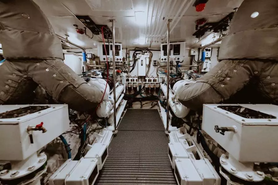 1995 Broward Raised Pilothouse