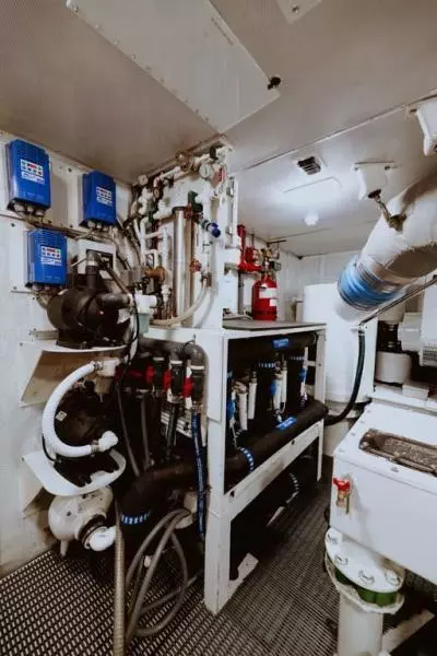 1995 Broward Raised Pilothouse