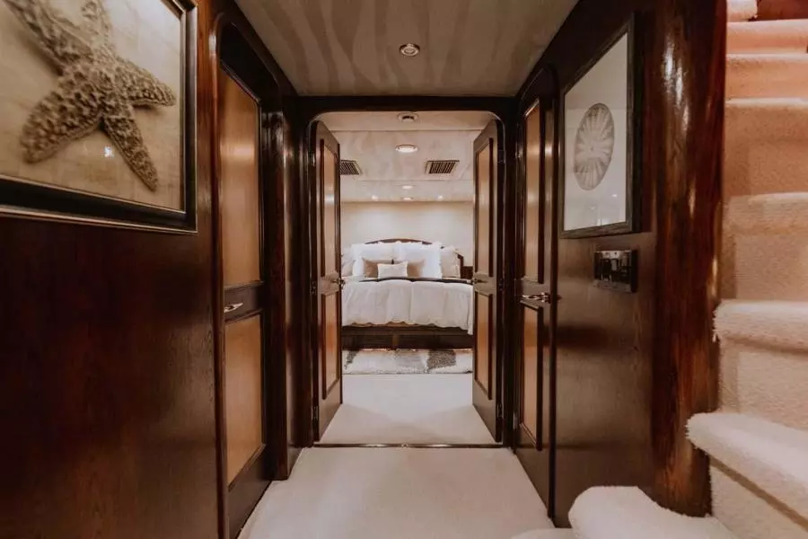 1995 Broward Raised Pilothouse